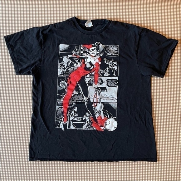 DC Comics Tops - Retro Harley Quinn T-shirt. Size Large